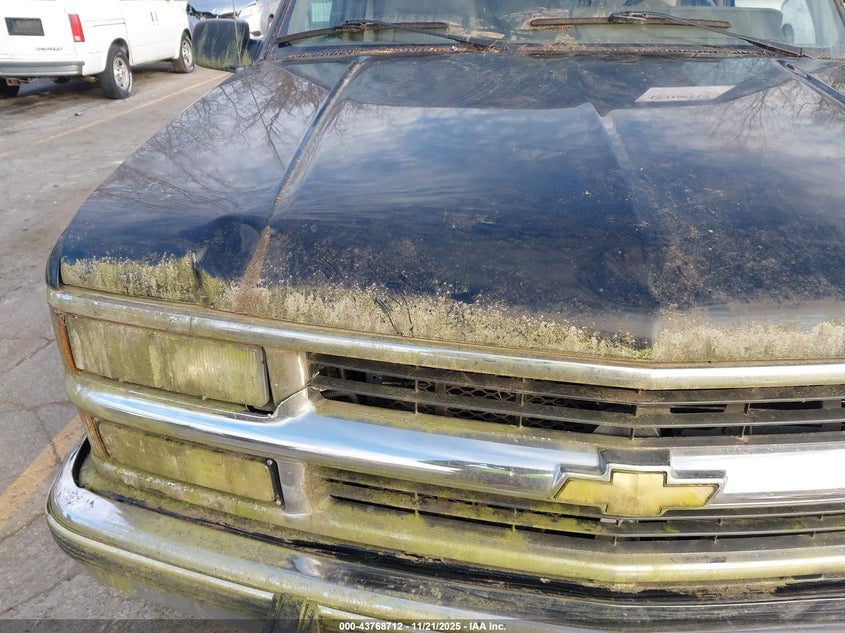 1994 Chevrolet Suburban K2500 VIN: 1GNGK26N4RJ421726 Lot: 43768712