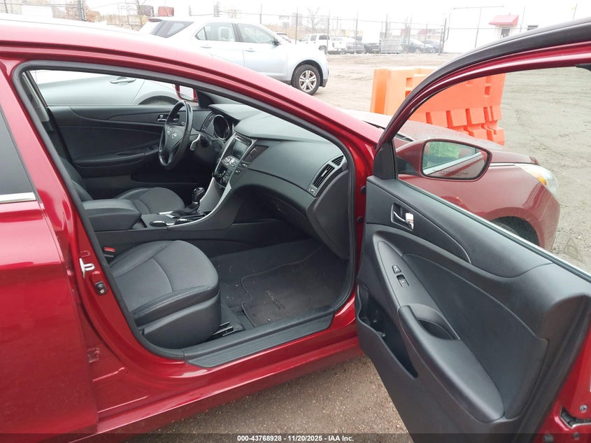 5NPEC4AC2BH067296 2011 HYUNDAI SONATA photo no. 5