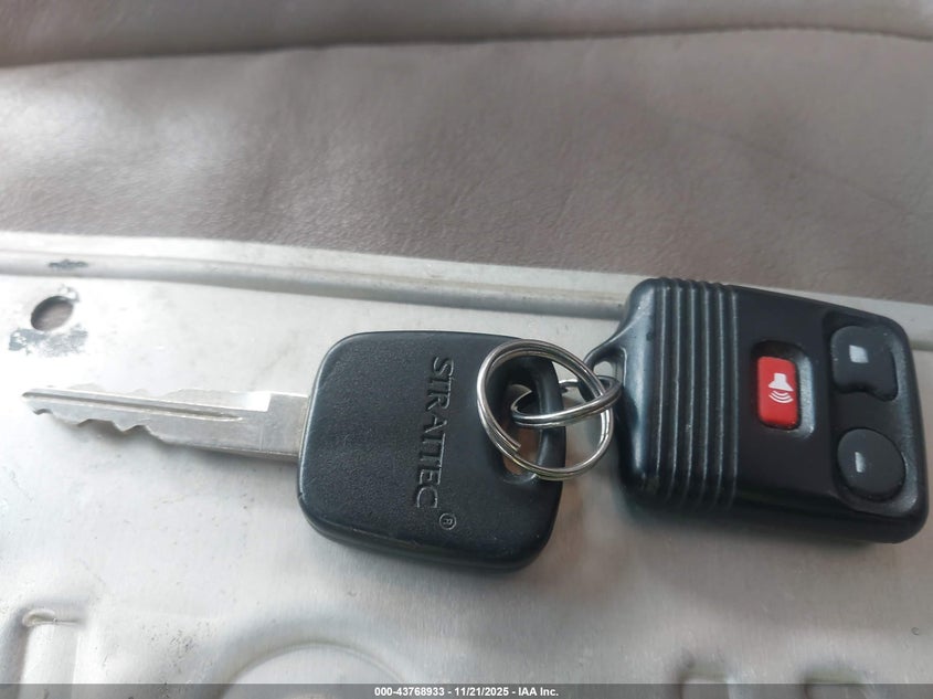 1999 Ford Expedition Eddie Bauer/Xlt VIN: 1FMRU17L3XLB43109 Lot: 43768933