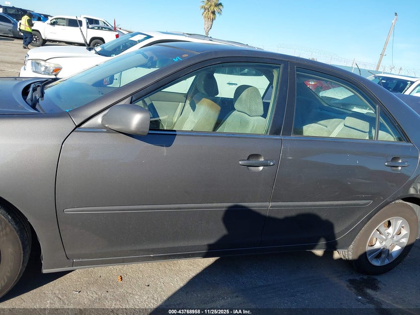 2004 Toyota Camry Le V6 VIN: 4T1BF32K84U589574 Lot: 43768958
