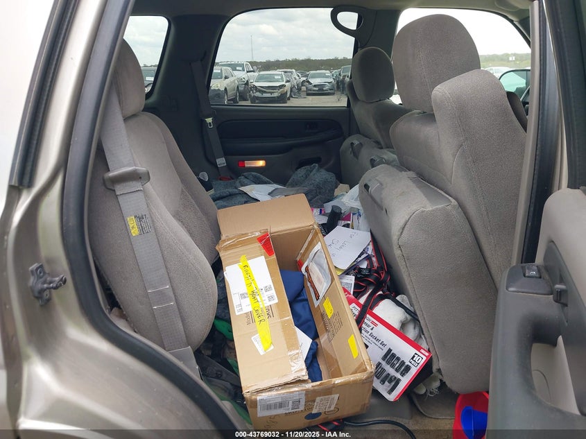 2003 Chevrolet Tahoe Ls VIN: 1GNEC13V93R215619 Lot: 43769032