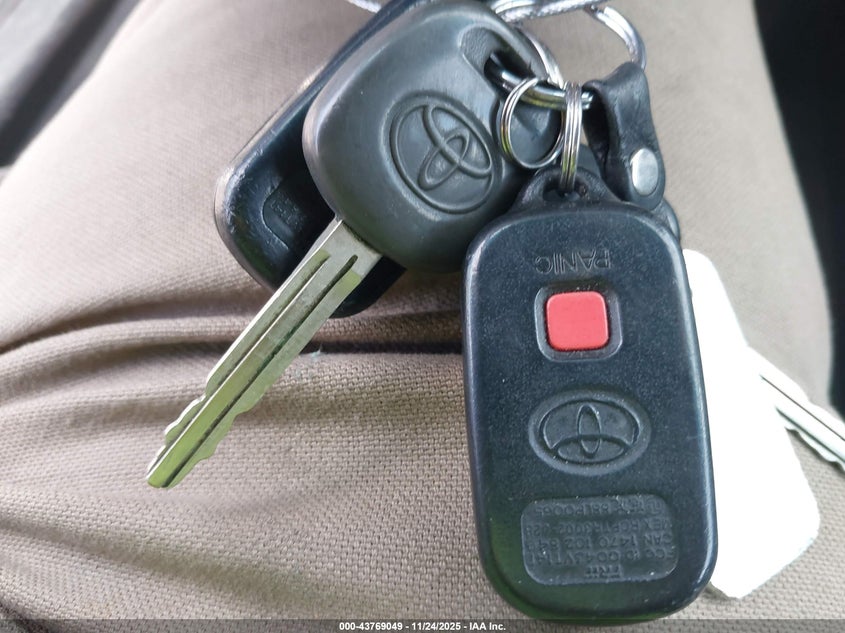 2003 Toyota Camry Solara Sle V6 VIN: 2T1FF28P53C610606 Lot: 43769049