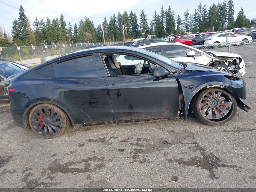 2024 Tesla Model Y Performance Dual Motor All-Wheel Drive VIN: 7SAYGDEF4RF066068 Lot: 43769053