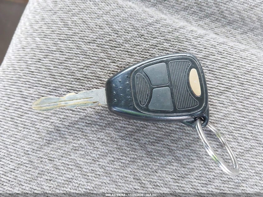 2007 Chrysler Town & Country VIN: 1A4GJ45R67B263483 Lot: 43769268