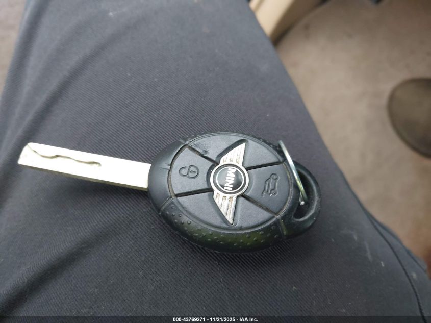 2007 Mini Cooper VIN: WMWRF33547TG16758 Lot: 43769271