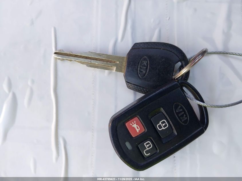 2005 Kia Spectra5 VIN: KNAFE161955117701 Lot: 43769423