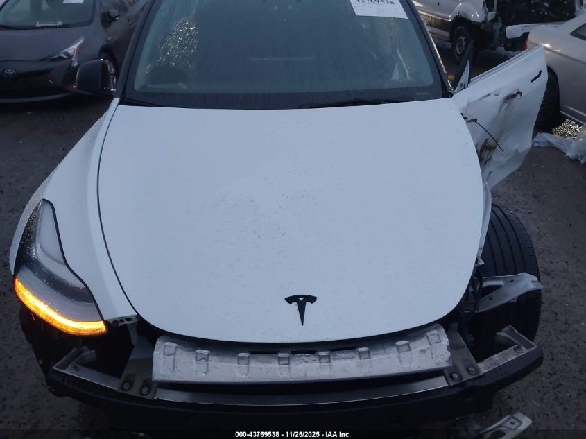 2022 Tesla Model Y Long Range Dual Motor All-Wheel Drive VIN: 7SAYGAEE4NF337341 Lot: 43769538