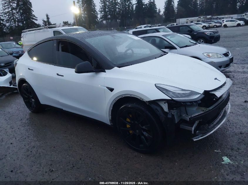 2022 Tesla Model Y Long Range Dual Motor All-Wheel Drive VIN: 7SAYGAEE4NF337341 Lot: 43769538
