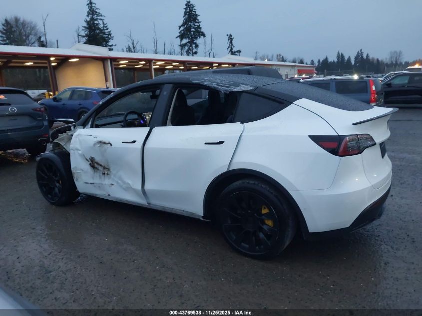 2022 Tesla Model Y Long Range Dual Motor All-Wheel Drive VIN: 7SAYGAEE4NF337341 Lot: 43769538