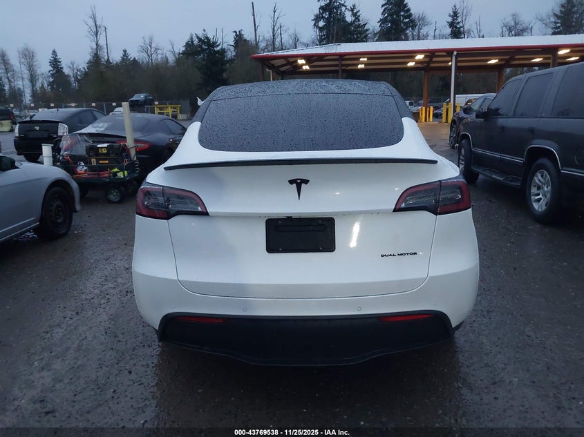 2022 Tesla Model Y Long Range Dual Motor All-Wheel Drive VIN: 7SAYGAEE4NF337341 Lot: 43769538
