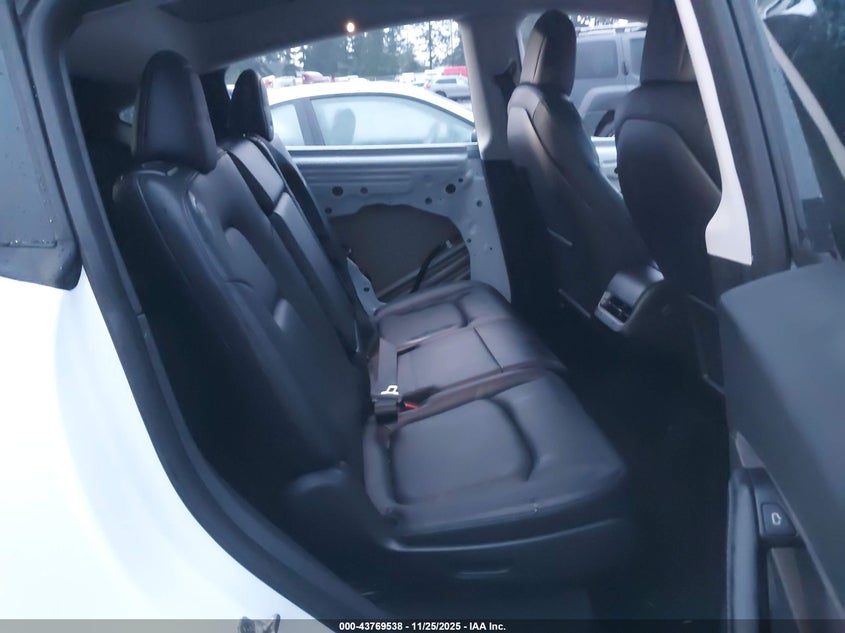 2022 Tesla Model Y Long Range Dual Motor All-Wheel Drive VIN: 7SAYGAEE4NF337341 Lot: 43769538