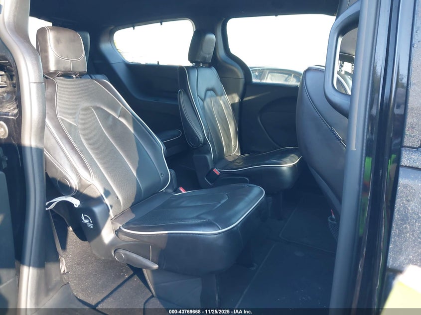 2025 Chrysler Pacifica Limited VIN: 2C4RC1GG9SR569896 Lot: 43769668