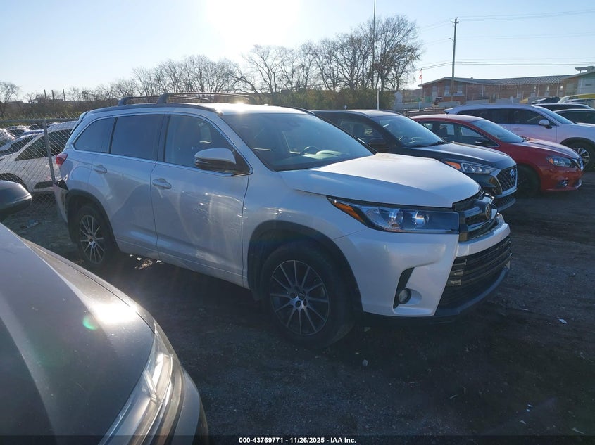 TOYOTA HIGHLANDER SE