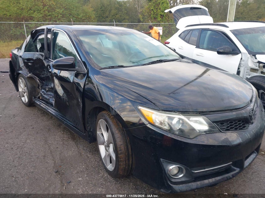 TOYOTA CAMRY SE SPORT