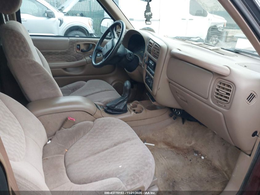 1GKDT13W812207986 2001 GMC JIMMY photo no. 5