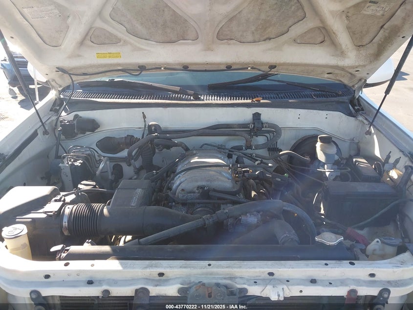 2002 Toyota Sequoia Sr5 V8 VIN: 5TDBT44A02S105244 Lot: 43770222