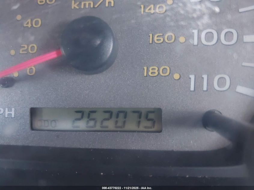 2002 Toyota Sequoia Sr5 V8 VIN: 5TDBT44A02S105244 Lot: 43770222