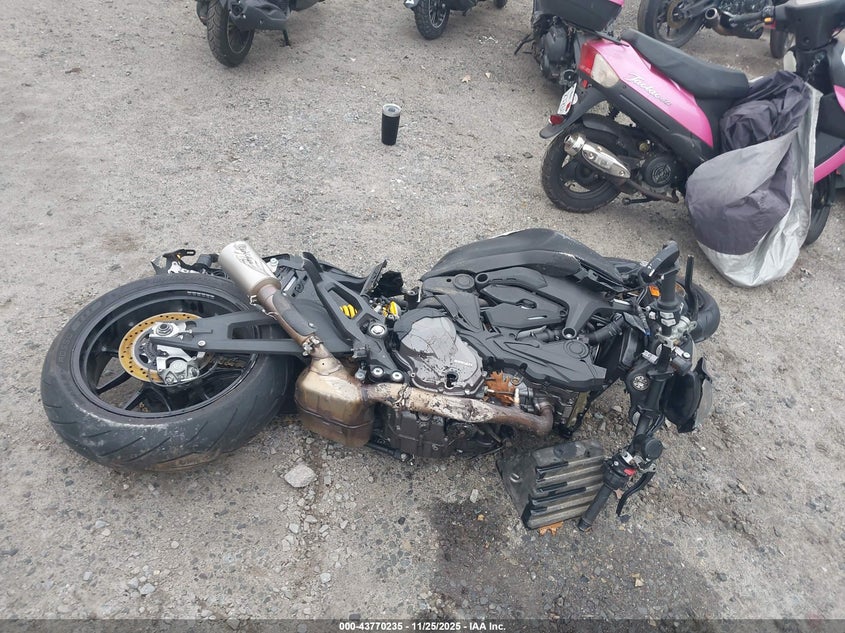 2022 Ducati Monster VIN: ZDMMAMDT6NB006637 Lot: 43770235