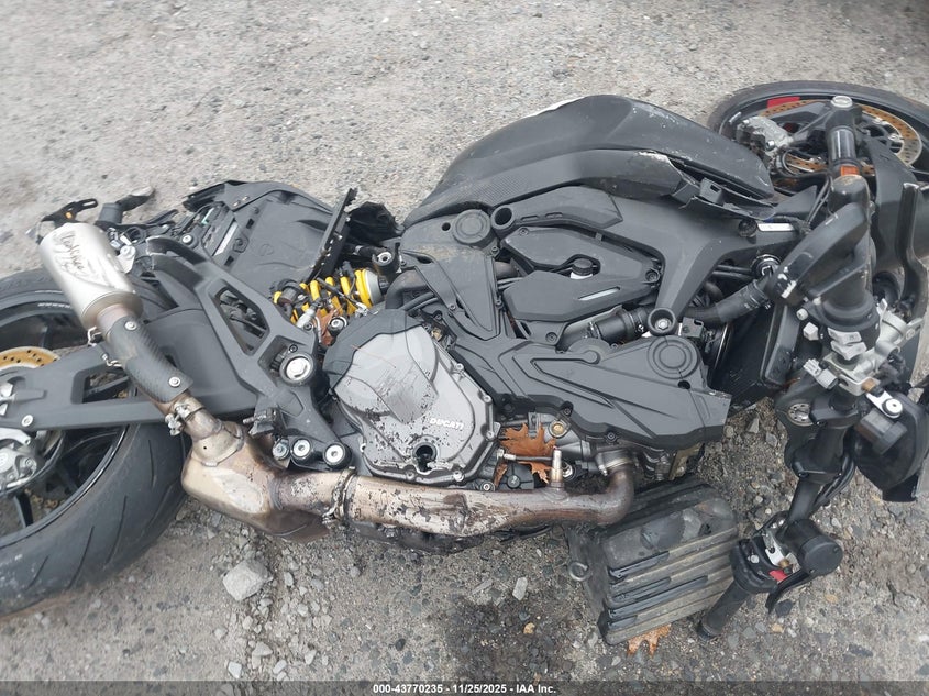 2022 Ducati Monster VIN: ZDMMAMDT6NB006637 Lot: 43770235