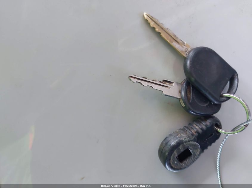 2005 Ford F-150 Stx/Xl/Xlt VIN: 1FTRF12W35KC37283 Lot: 43770398