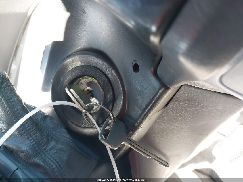 2000 Toyota Sienna Le VIN: 4T3ZF13C4YU296651 Lot: 43770511