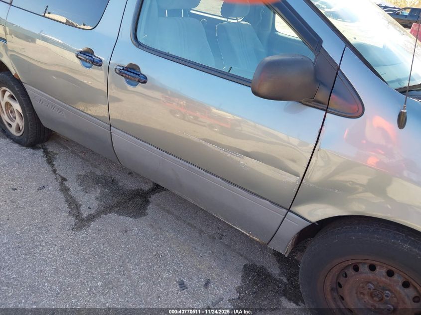 2000 Toyota Sienna Le VIN: 4T3ZF13C4YU296651 Lot: 43770511