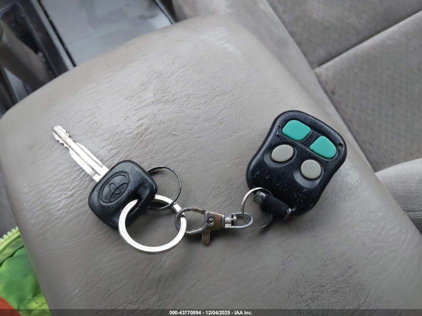 2003 Toyota Camry Le VIN: 4T1BE32K73U208203 Lot: 43770594