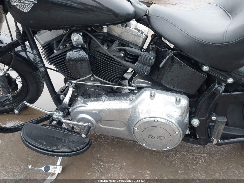 2017 Harley-Davidson Fls Softail Slim VIN: 1HD1JRV13HB047979 Lot: 43770685