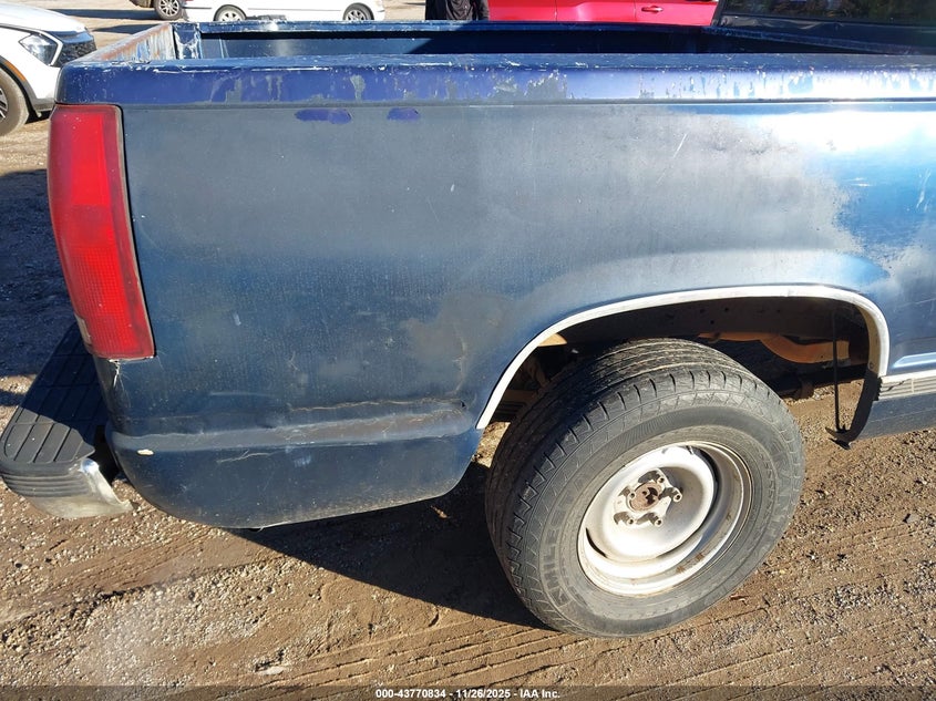 1996 Chevrolet Gmt-400 C1500 VIN: 2GCEC19W0T1171124 Lot: 43770834