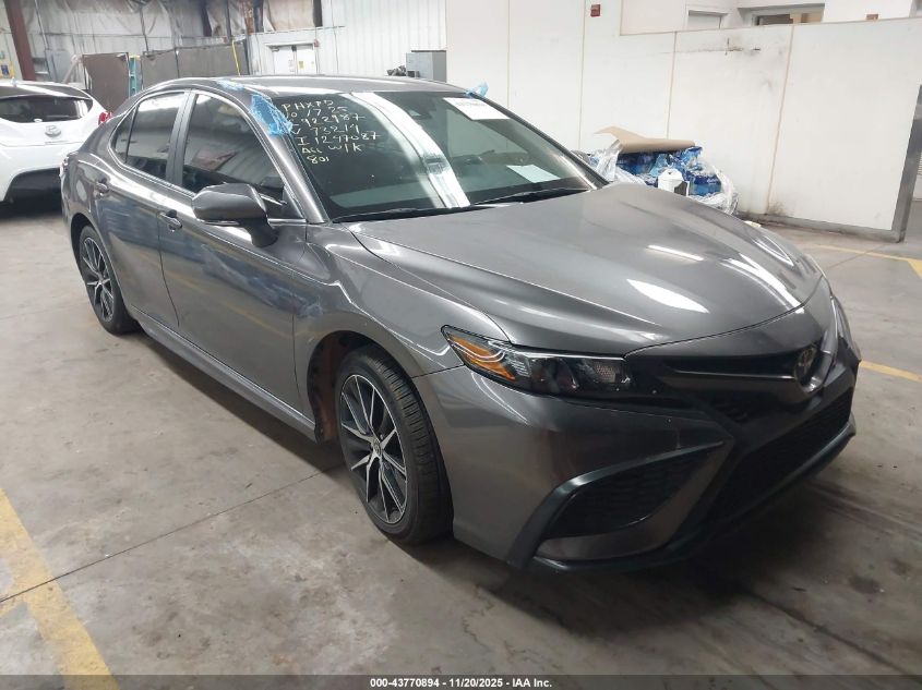 TOYOTA CAMRY SE