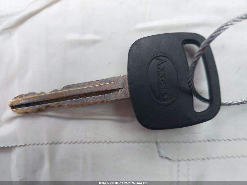 2002 Toyota Camry Le VIN: 4T1BE32KX2U105811 Lot: 43771000