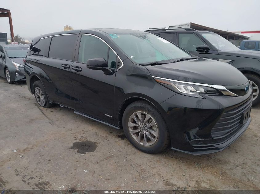 TOYOTA SIENNA LE