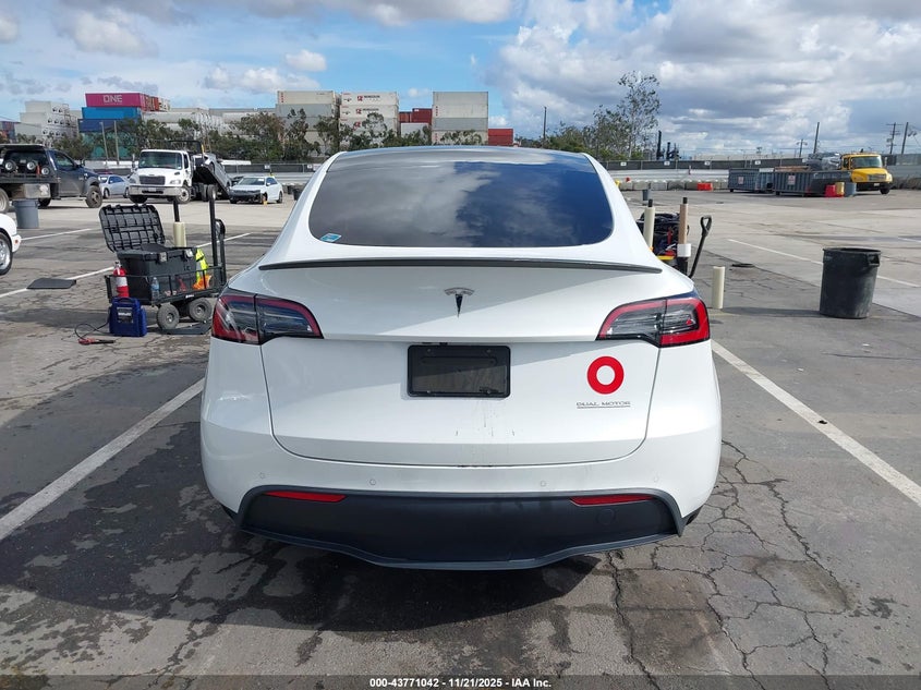 2022 Tesla Model Y Performance Dual Motor All-Wheel Drive VIN: 7SAYGDEF5NF409819 Lot: 43771042