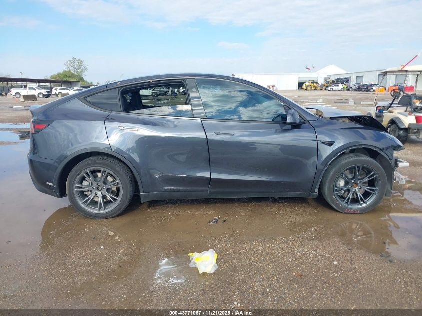 2024 Tesla Model Y Long Range Dual Motor All-Wheel Drive VIN: 7SAYGDEE6RA293752 Lot: 43771067