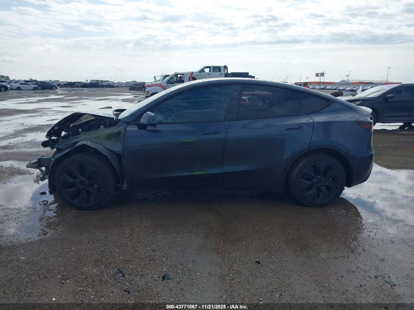 2024 Tesla Model Y Long Range Dual Motor All-Wheel Drive VIN: 7SAYGDEE6RA293752 Lot: 43771067