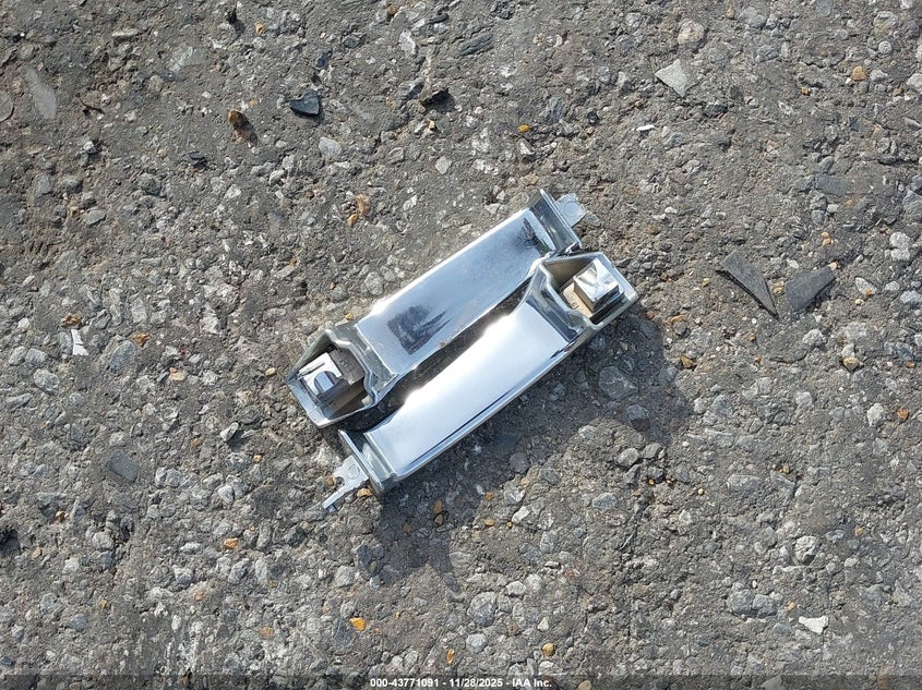 2010 Chevrolet Tahoe Ltz VIN: 1GNUKCE0XAR217887 Lot: 43771091