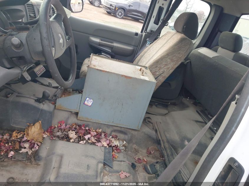 2008 Chevrolet Silverado 2500Hd Work Truck VIN: 1GCHK29K58E213022 Lot: 43771092