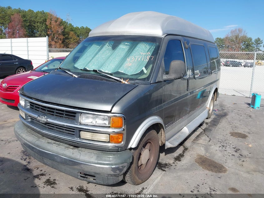 1GBFG15R9Y1214370 2000 CHEVROLET EXPRESS photo no. 2