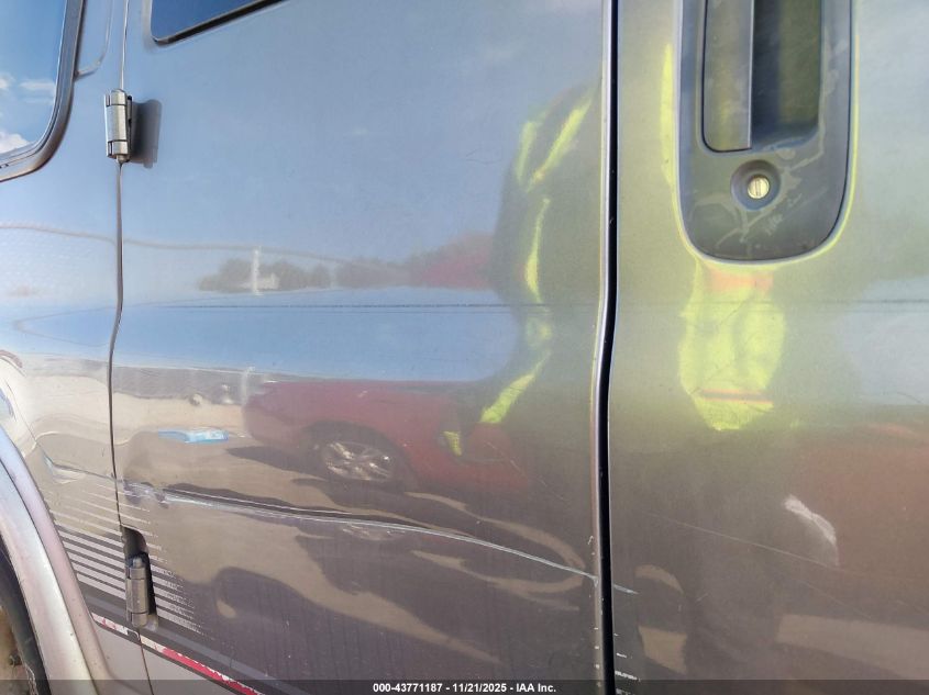 2000 Chevrolet Express Upfitter Pkg. VIN: 1GBFG15R9Y1214370 Lot: 43771187