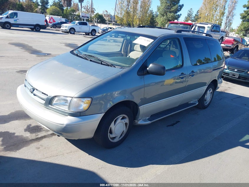 4T3ZF13C0WU031450 1998 TOYOTA SIENNA photo no. 2
