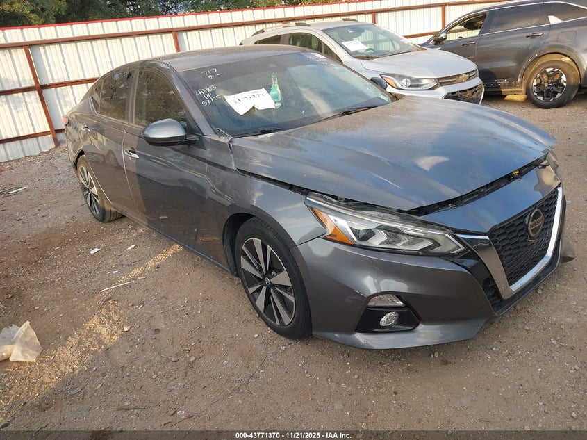 NISSAN ALTIMA SV FWD