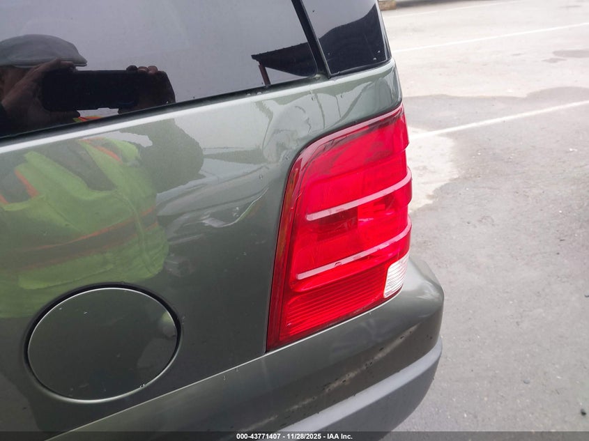 2004 Ford Expedition Xlt VIN: 1FMRU15W04LB66260 Lot: 43771407