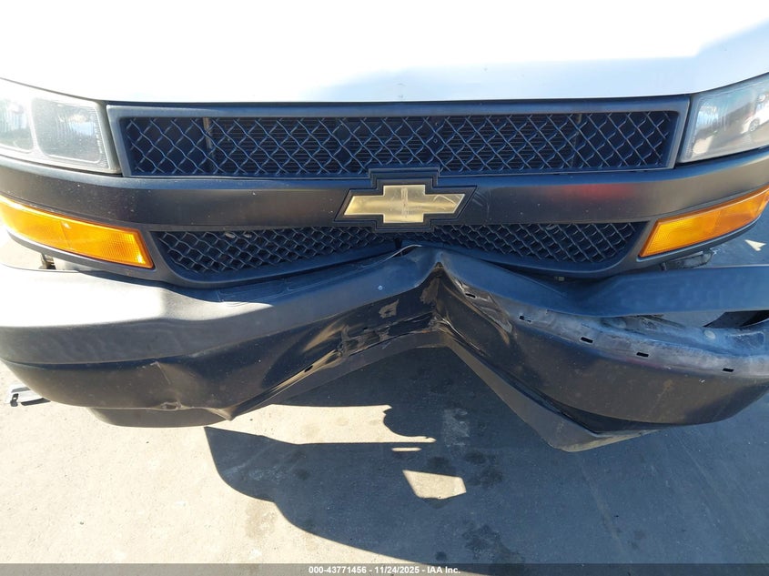 2018 Chevrolet Express 2500 Work Van VIN: 1GCWGAFG3J1316892 Lot: 43771456