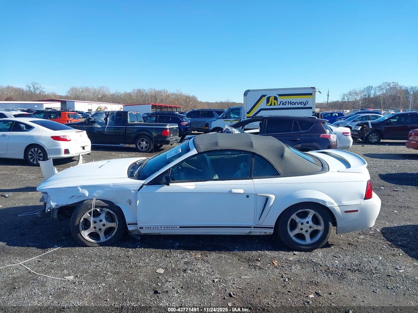 2000 Ford Mustang VIN: 1FAFP444XYF305403 Lot: 43771491