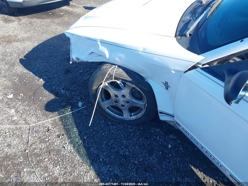 2000 Ford Mustang VIN: 1FAFP444XYF305403 Lot: 43771491