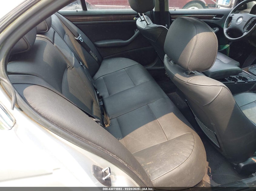 2004 BMW 330Xi VIN: WBAEW53424PN33588 Lot: 43771593