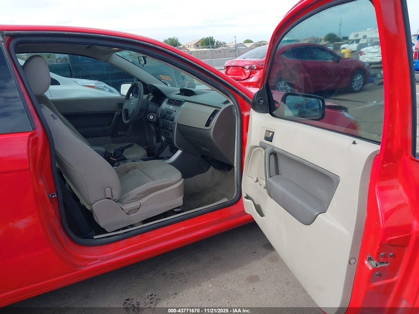 1FAHP32NX8W199050 2008 FORD FOCUS photo no. 5