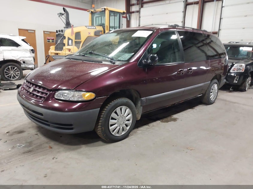 2C4GJ44G0YR672491 2000 CHRYSLER VOYAGER photo no. 2