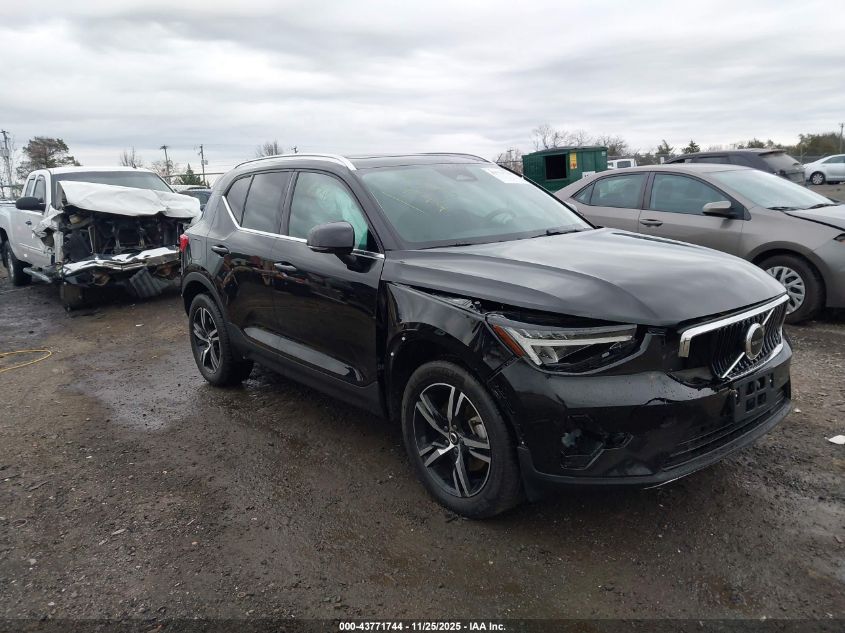 VOLVO XC40 B5 CORE BRIGHT THEME