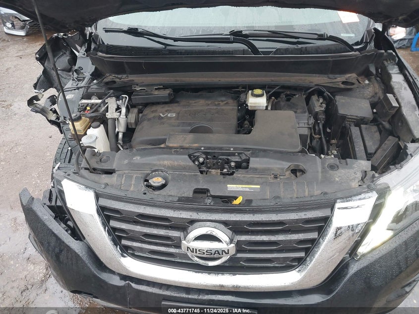 2019 NISSAN PATHFINDER SV — Photo 10